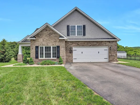 635 Spring Grove Dr, Vinton, VA 24179