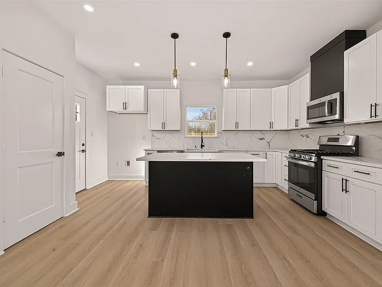 6719 Knox St — Photo 3