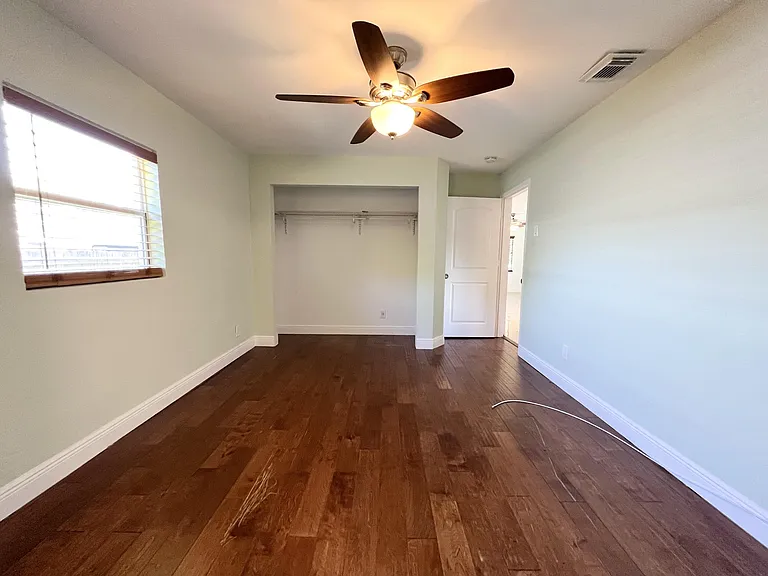 310 Dickson Dr — Photo 11