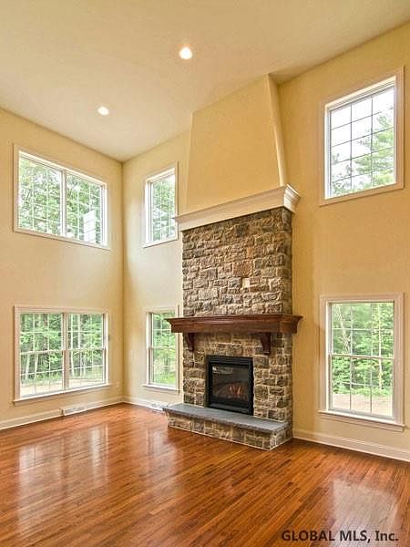 2nd image of 19 PRESTON Drive