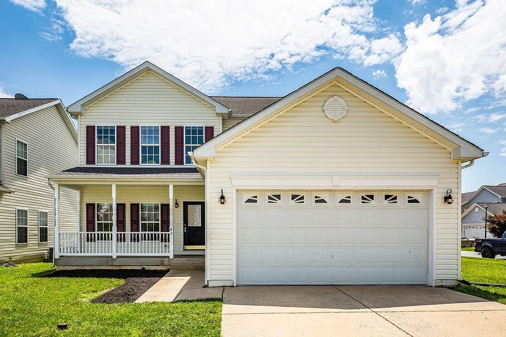 4 bed, 2.5 bath, 2208 sqft, $3,600 — Photo 2