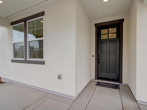 3rd image of 104 Laurel Oak Dr