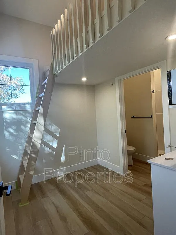 Studio, 1.0 bath, 168 sqft, $900 — Photo 4