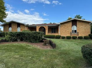 35590 Morris Dr, Clinton Township, MI 48035