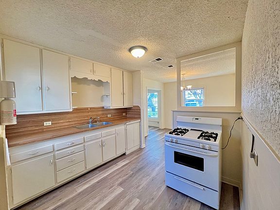 5th image of 1102 Ardmore St