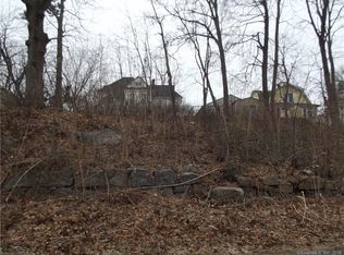 96 Rosemary St, New London, CT 06320