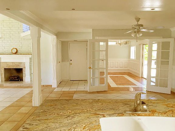 4th image of 2090 Holly Ln