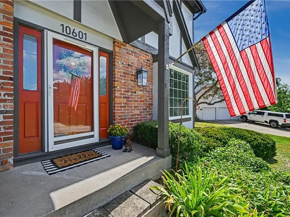 10601 Barton St, Overland Park, KS 66214