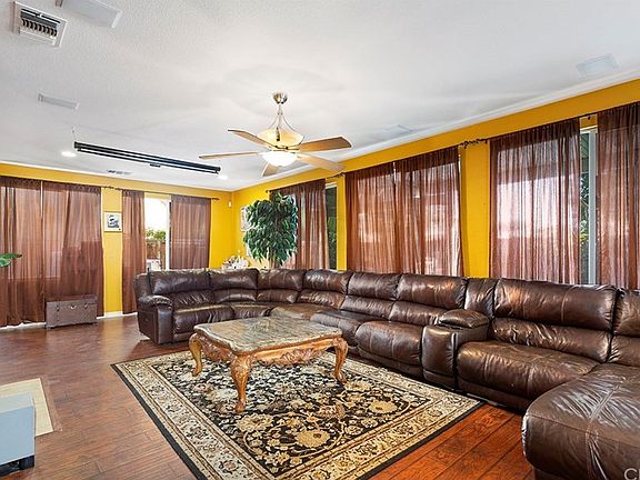 3rd image of 26413 Castle Ln
