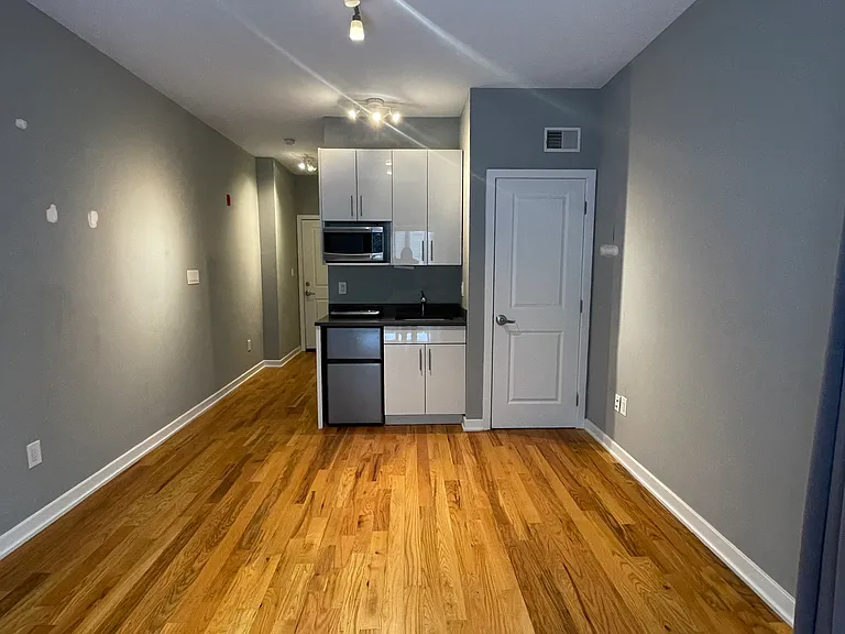 533 Budd St #D1 — Photo 2