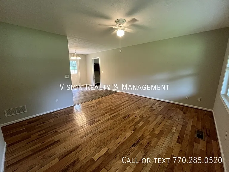 106 Barton Ln — Photo 23