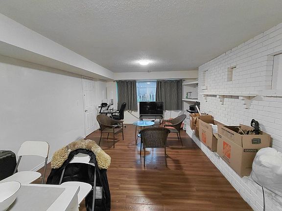 3rd image of 232 B Hart St #B