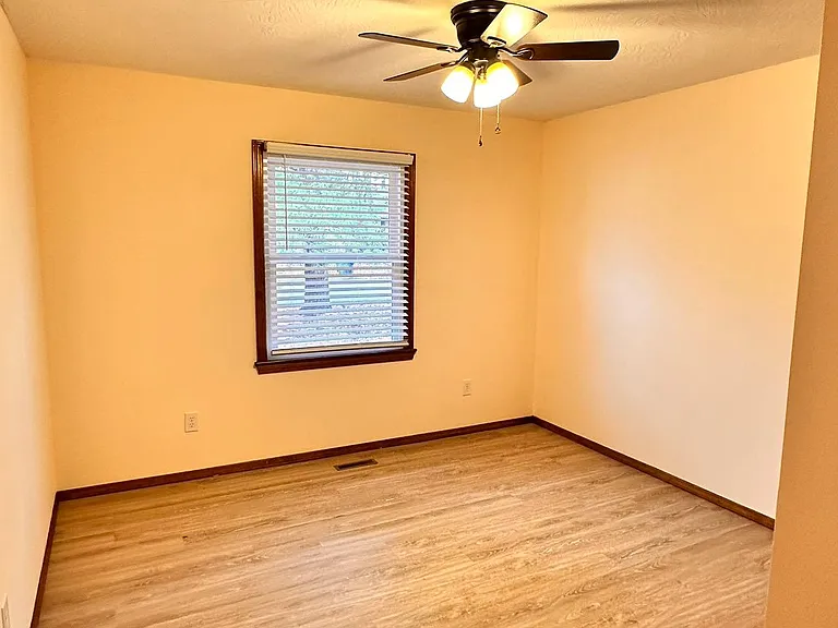 3139 W Roxbury St — Photo 12