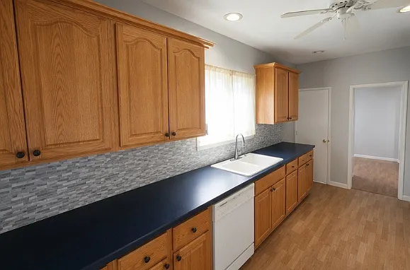 4 bed, $3,400 — Photo 3