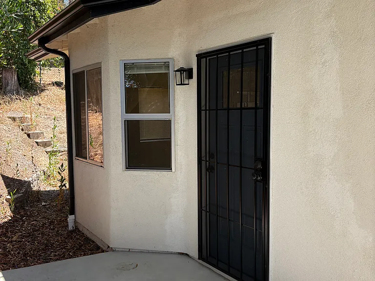 1279 Peach Grove Ln — Photo 3