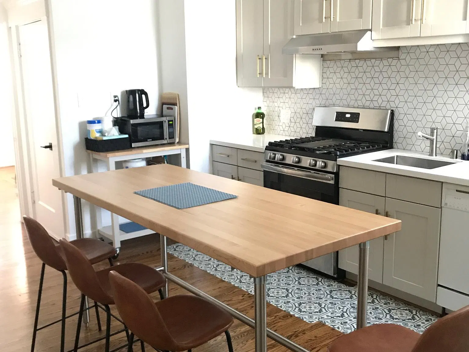 1431 Shafter Ave — Photo 3
