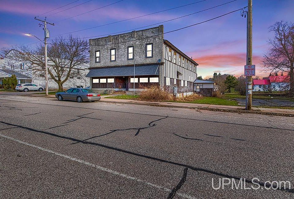1st image of W5514 1st St