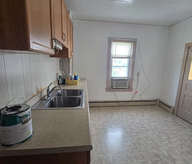533 W Broadway #2 — Photo 3