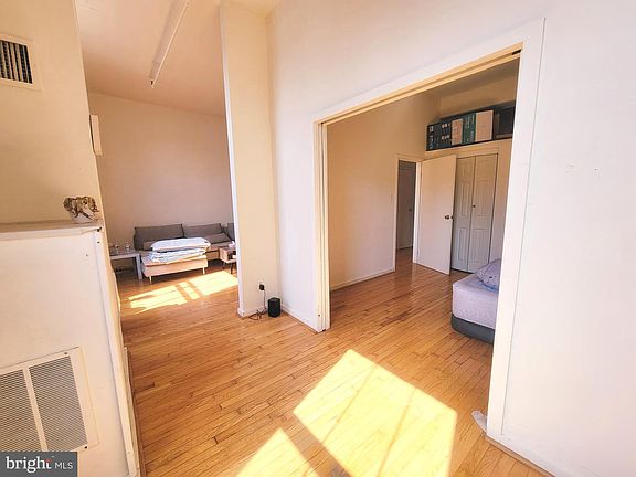 4th image of 1010 Race St APT 8G