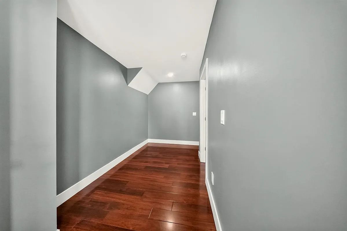 3 bed, 1.0 bath, 1170 sqft, $2,800 — Photo 4