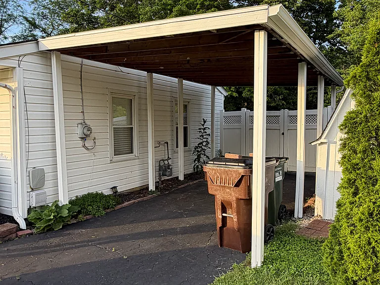 2950 Laverne Dr — Photo 3