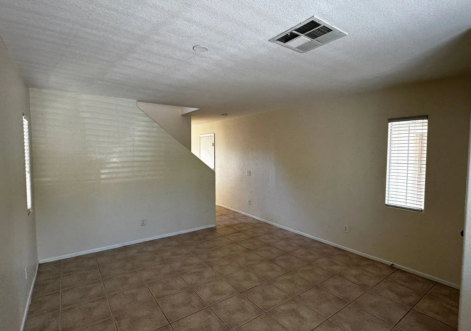 NW Gated Community 2 bdrm plus loft — Photo 3