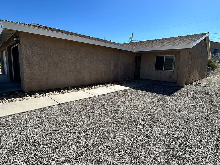 1370 Tanqueray Dr — Photo 2