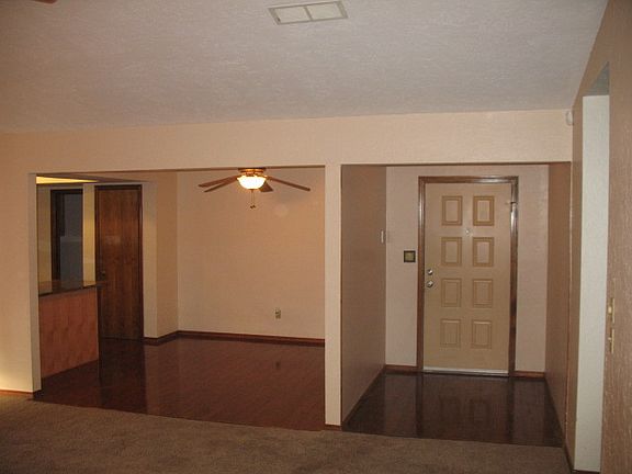 Dining area/Entry