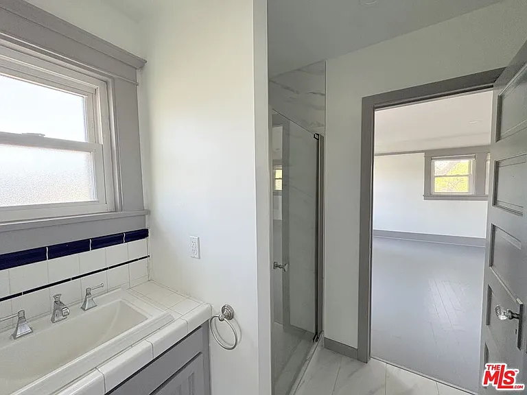 613 N Lucerne Blvd — Photo 17