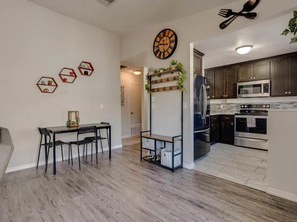390 Hazelnut Ln, Oakley, CA 94561
