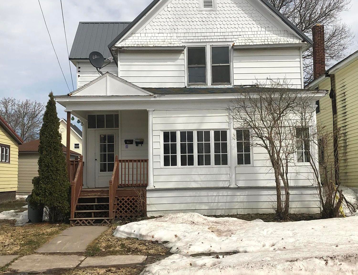 915 Young St, Sault Sainte Marie, MI 49783 Zillow