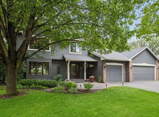 8290 W Lake Ct, Chanhassen, MN 55317