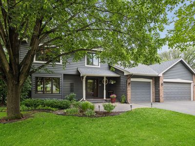 8290 W Lake Ct, Chanhassen, MN, 55317