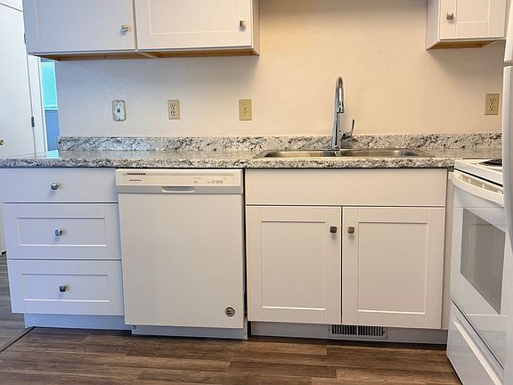 3rd image of 1528 North Ct APT B
