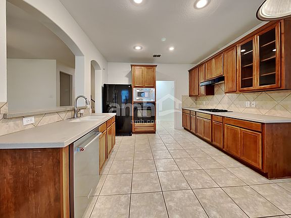 3rd image of 1413 Kingfisher Dr