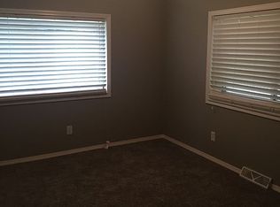 915 N Dickinson Rd, Independence, MO 64050