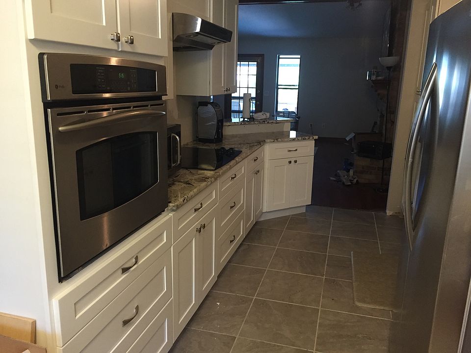 2nd image of 1221 Shallowford Dr W