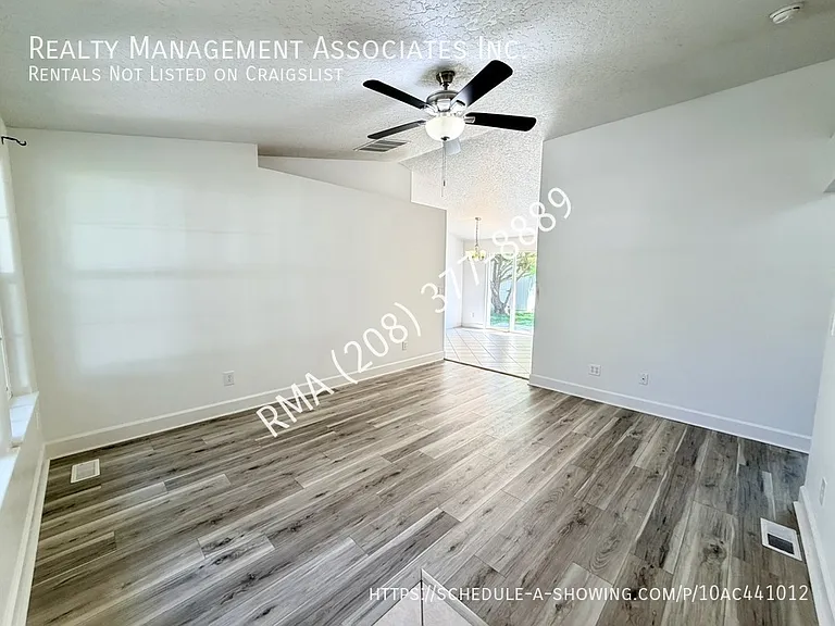 2717 E Sandgate Ave — Photo 2