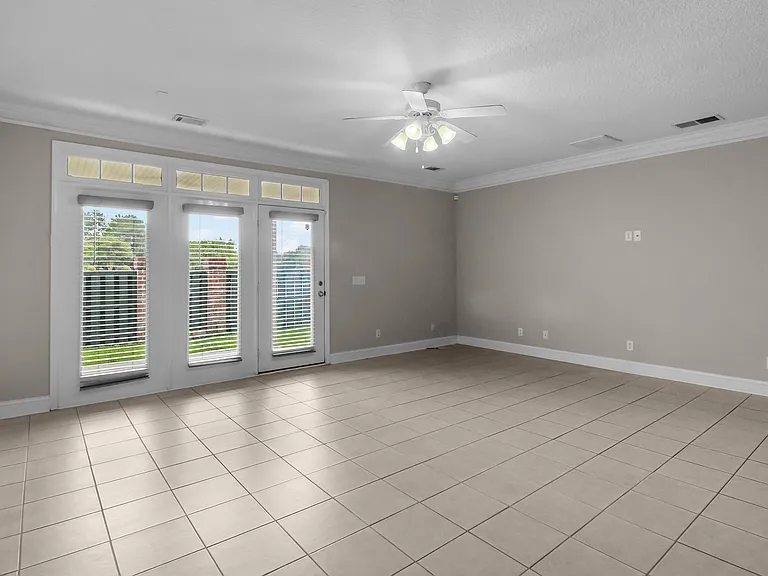 125 Ventura Pl — Photo 18