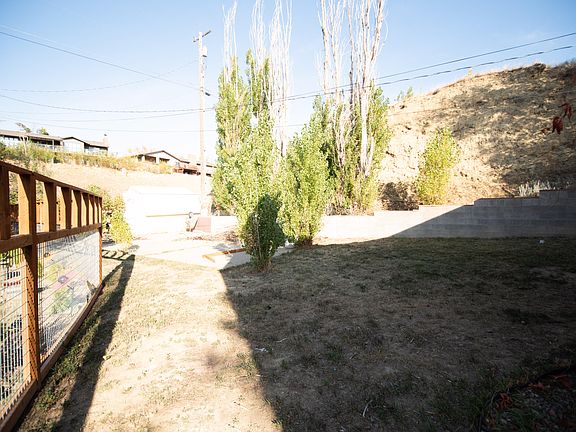 4th image of 33 Saddle Butte Dr