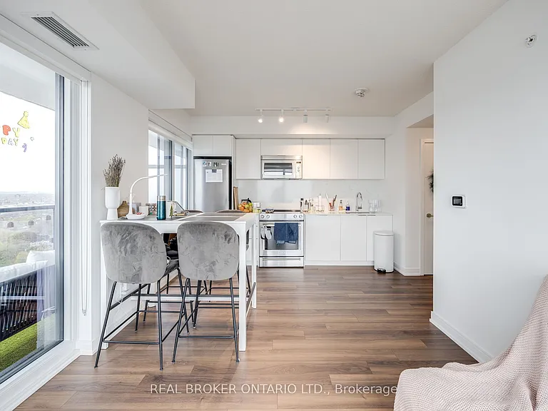 30 Samuel Wood Way #2010 — Photo 2