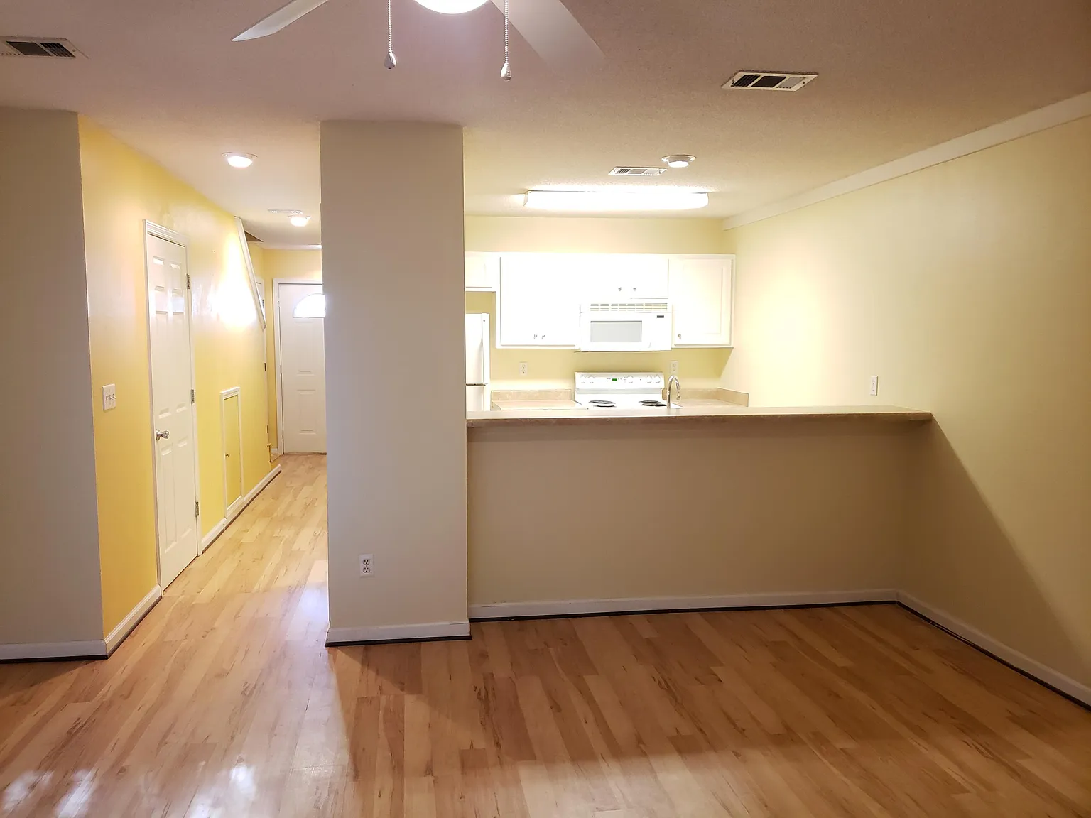 2 bed, 2.5 bath, 1289 sqft, $1,600 — Photo 3