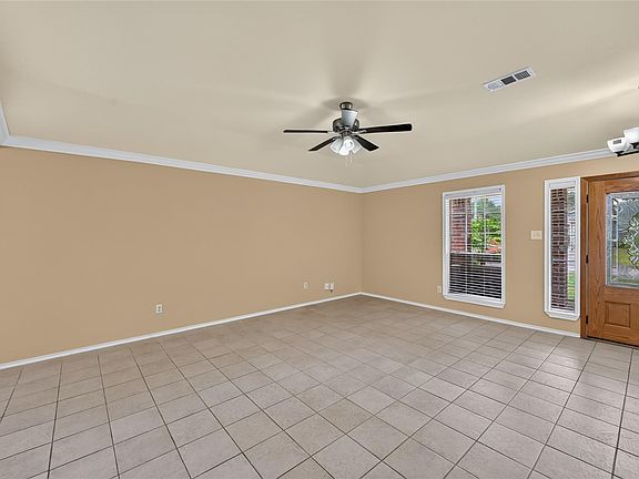 5th image of 2427 Chalet Rd