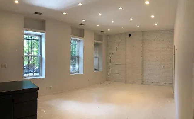 1560 N Milwaukee Ave — Photo 4