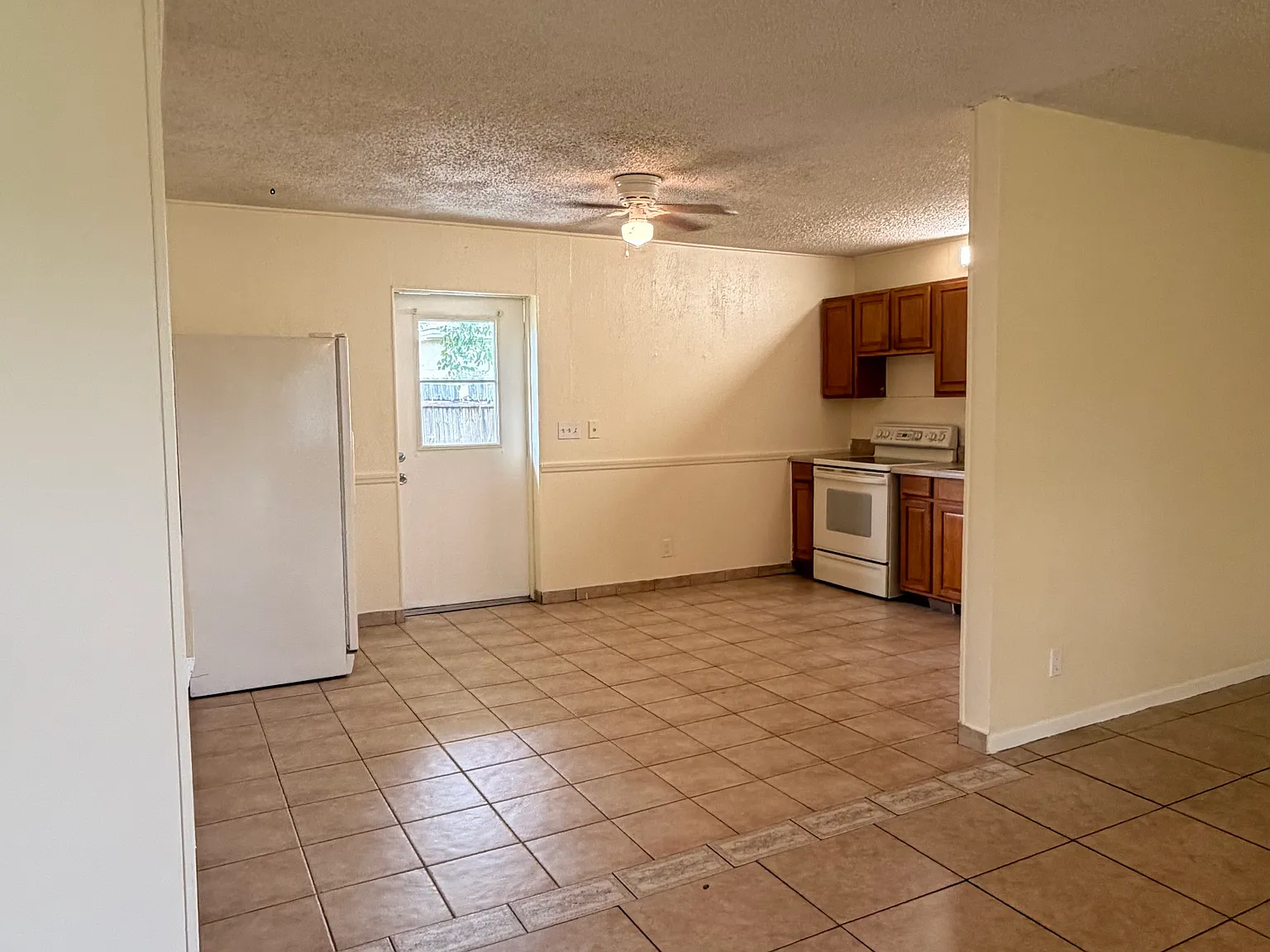 2 bed, 1200 sqft, $2,175 — Photo 2