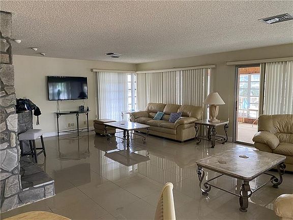 5th image of 3115 NE 28th St #21