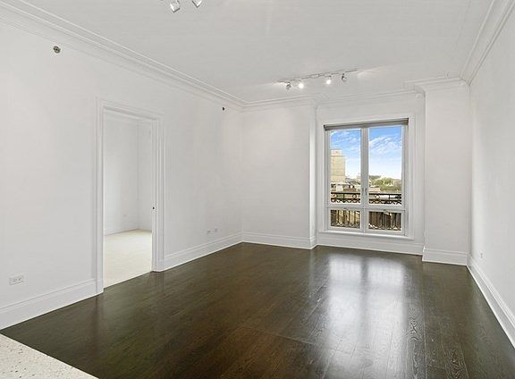 4th image of 2550 N Lakeview Ave Unit S607