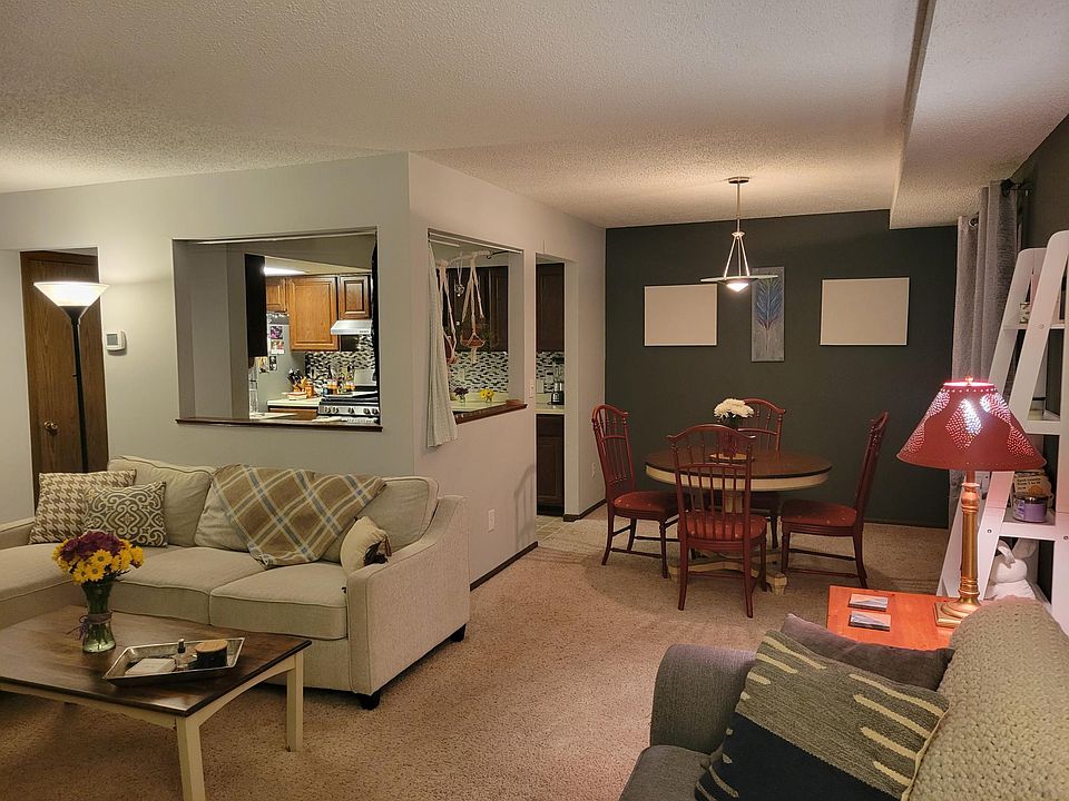Living Room / Dining Room
