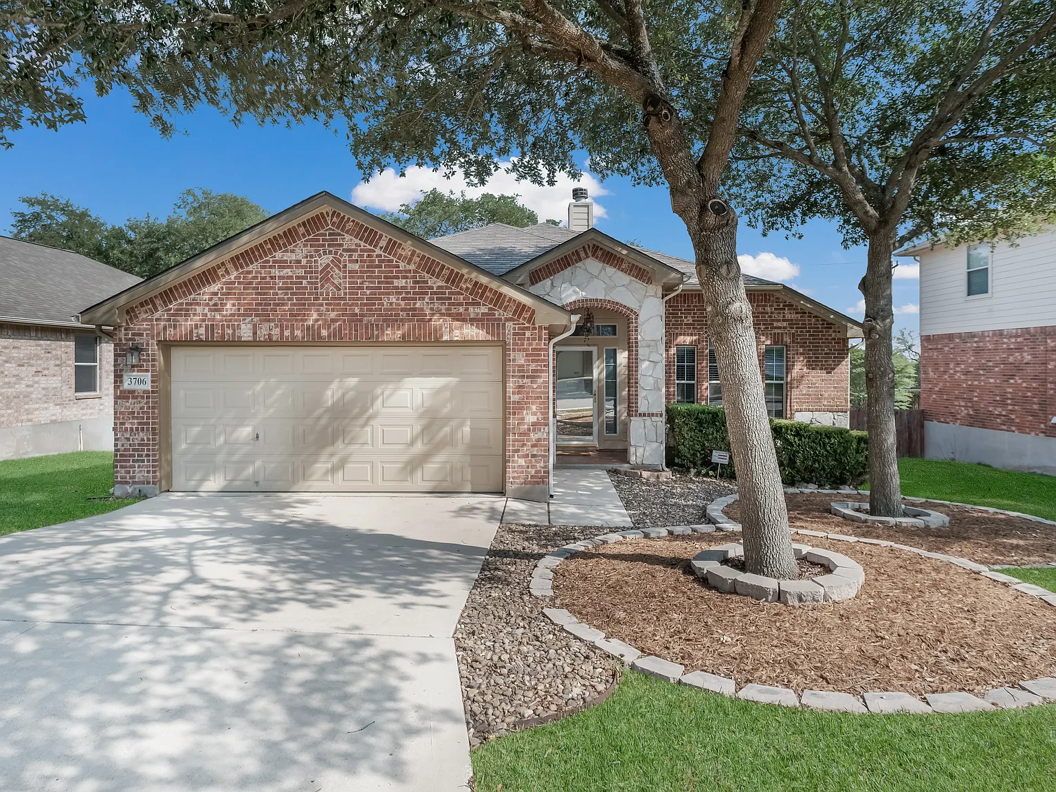 3 bed, 1895 sqft, $2,095 — Photo 1