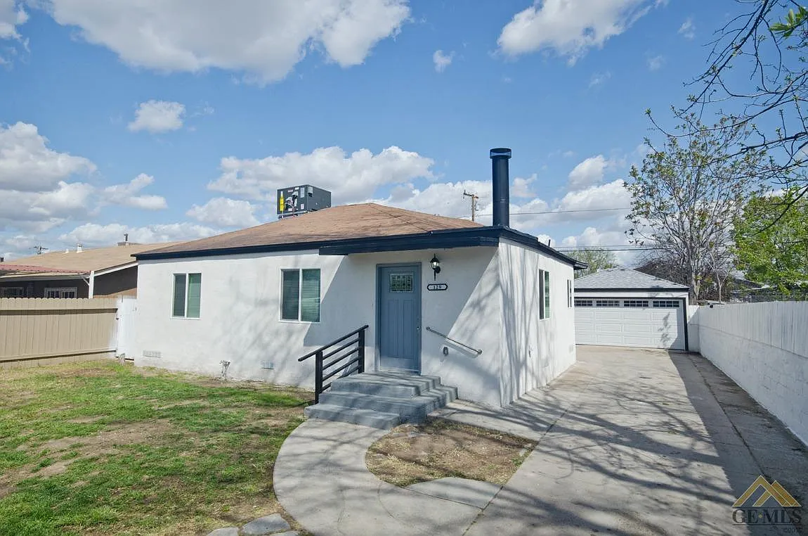 129 Bliss St photo 1